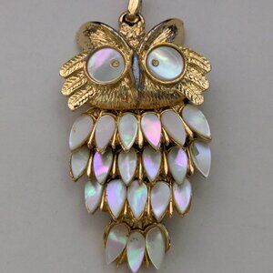 Vintage SAO Mother of Pearl Articulated Gold Tone Owl Pendant
